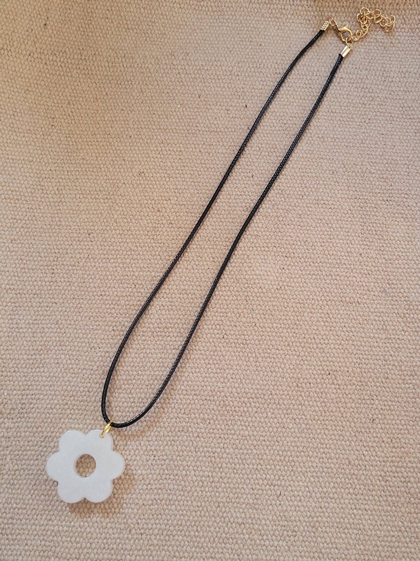 Collier en corde noir Petite Marguerite N°3